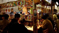 Salah satu juga yang membuat Tsukiji Market bisa didatangi banyak orang adalah bebas asap rokok, karena adanya aturan ketat larangan merokok di area itu.  