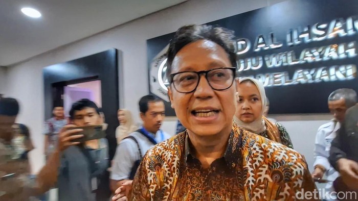Menteri Kesehatan (Menkes) RI Budi Gunadi Sadikin saat diwawancara detikJabar