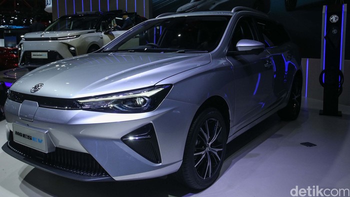 Morris Garage (MG) memperkenalkan dua mobil listrik baru di ajang Indonesia International Motor Show (IIMS) 2024. Keduanya yaitu MG Maxus 9 dan MG ES EV.