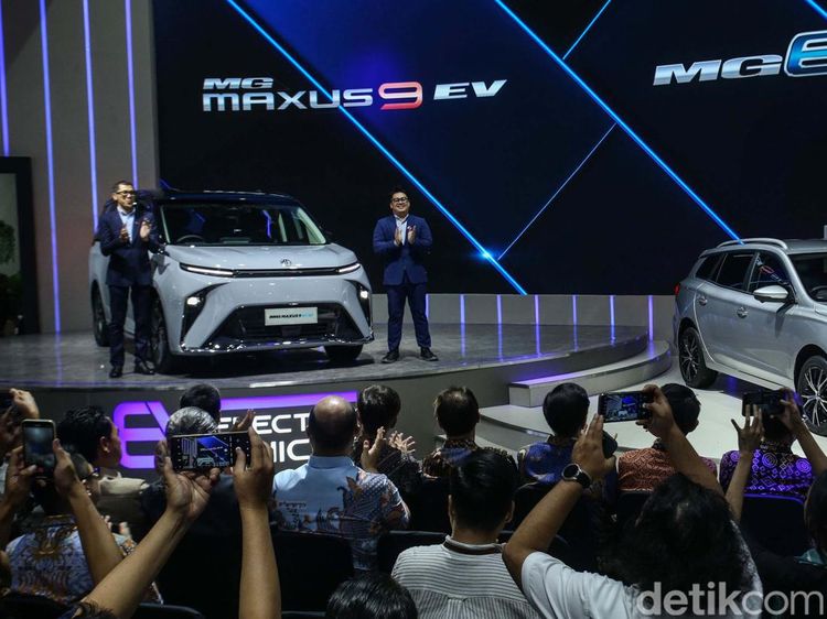 MG Bawa 2 Mobil Listrik Baru di IIMS 2024