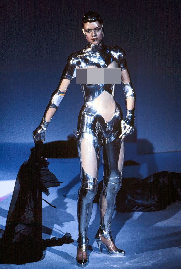 A model walks the runway during the Thierry Mugler Ready to Wear Fall/Winter 1995-1996 fashion show as part of the Paris Fashion Week on March 6, 1995 in Paris, France. (Photo by Victor VIRGILE/Gamma-Rapho via Getty Images)