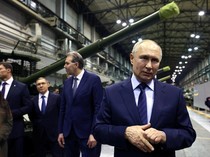 Momen Presiden Putin Kunjungi Pabrik Peralatan Militer Rusia