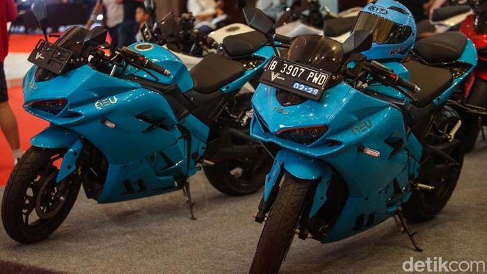 Motor Listrik Viral yang Dipakai Gibran Kampanye Mejeng di IIMS 2024 Motor Listrik Viral yang Dipakai Gibran Kampanye Mejeng di IIMS 2024