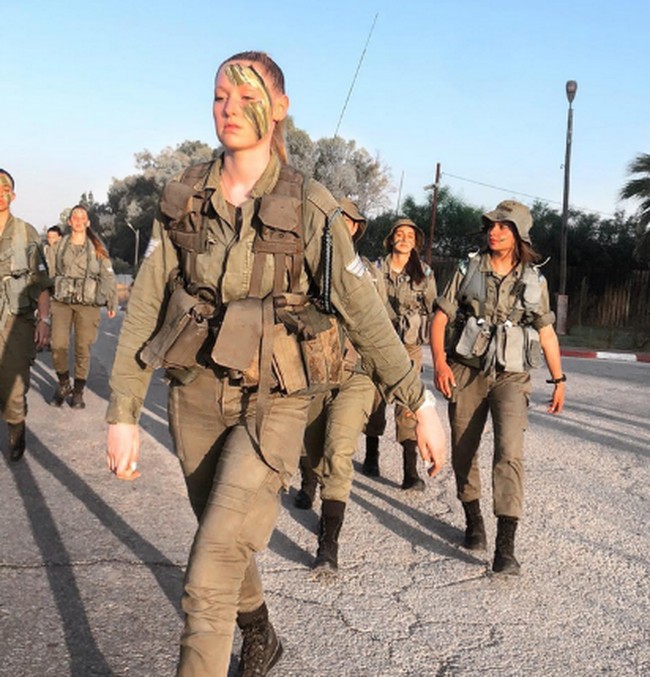 Ness yang memiliki nama asli Nessya Levi itu adalah mantan tentara IDF. Wanita 21 tahun itu hanya bertugas di IDF selama satu tahun. Foto: dok. Instagram/@nessyalevi