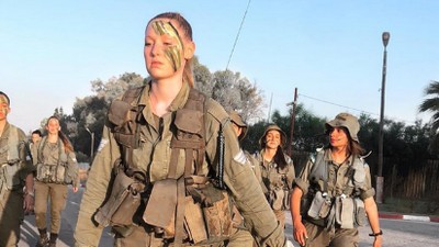 Foto Mantan Tentara Israel Jadi Rapper, Nyanyikan Seruan Bunuh Bella Hadid