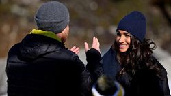 Pangeran Harry dan Meghan Kencan di Resor Ski Kanada, Asik Main Seluncur