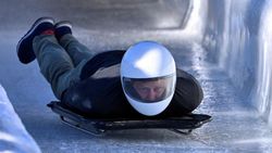 Pangeran Harry dan Meghan Kencan di Resor Ski Kanada, Asik Main Seluncur