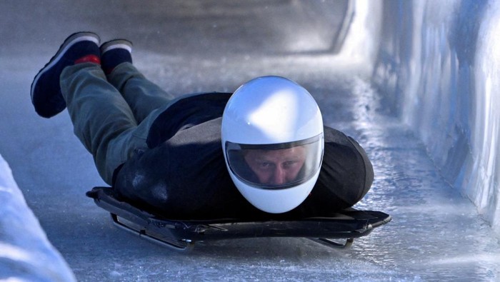 Britain's Prince Harry, Duke of Sussex and his wife Meghan, Duchess of Sussex visit the Whistler Sliding Centre during the training camp for the Invictus Games Vancouver Whistler 2025 in Whistler, British Columbia, Canada February 15, 2024. REUTERS/Jennifer Gauthier