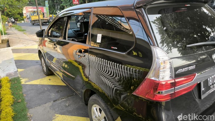 pecah kaca mobil di gresik
