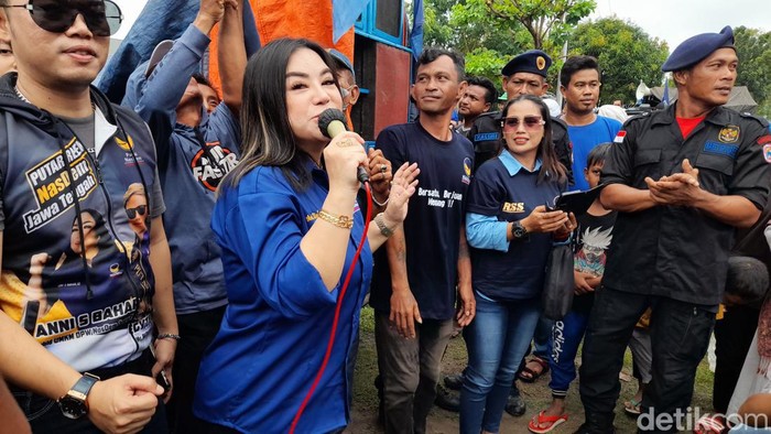 Pedangdut Anisa Bahar diusung Partai Nasdem maju di Dapil IX Jateng.