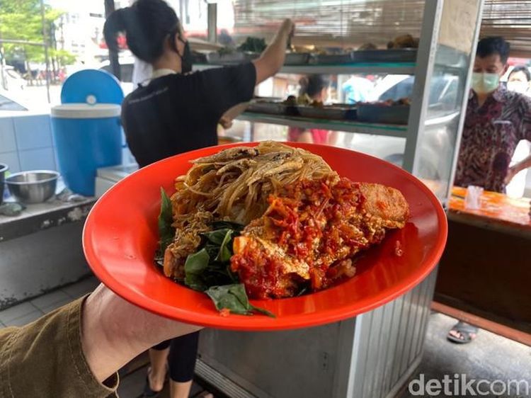 Pedas Mantap! Nasi Galung dari Pematang Siantar yang Punya 20 Lauk