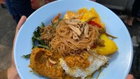 Ada menu nasi galung rendang daging yang tak kalah bikin ngiler. Menu ramesan klasik yang satu ini, tetap memiliki ciri khas sendiri.  Foto: detikFood