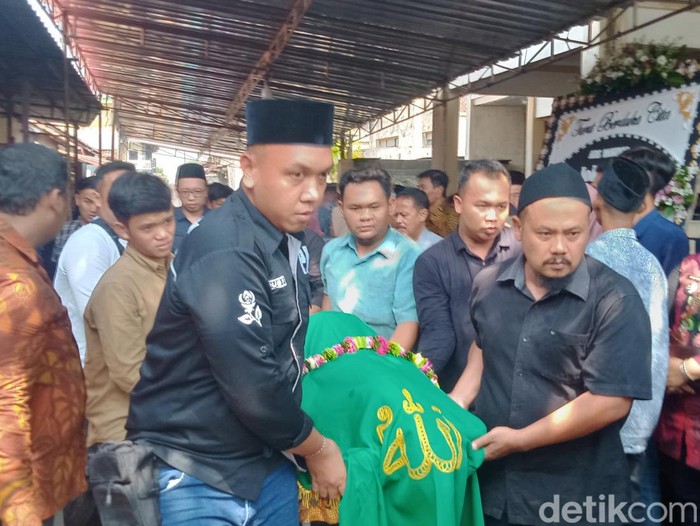 Pemakaman satu anggota KPPS Desa Tegalrejo, Kecamatan Ceper, Kabupaten Klaten, Jumat (16/2/2024).