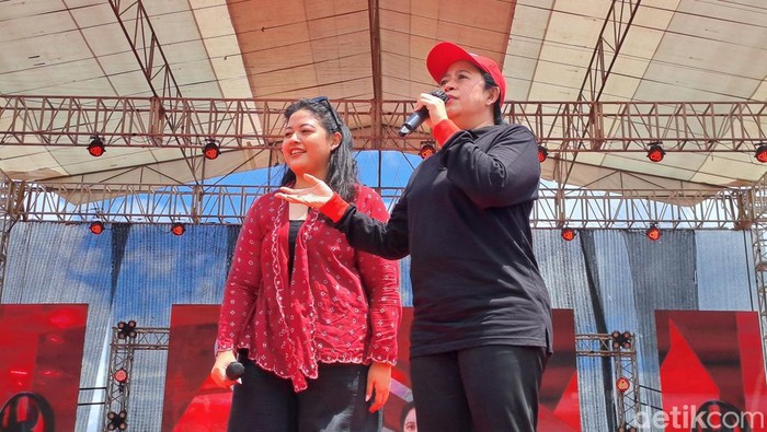 Caleg DPR RI Pinka Haprani dan ibunya Puan Maharani saat di Wonogiri
