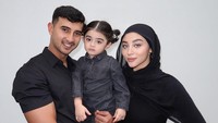 Ali Syakieb sendiri dikenal sebagai suami yang romantis. Di Instagramnya, ia kerap mengajak sang istri Margin untuk dinner romantis. Foto: Instagram: @guzelimalisyakieb