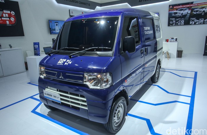Mitsubishi mulai menjual mobil listrik komersial L100 EV. Mobil listrik itu dijual seharga Rp 320 juta untuk periode spesial.