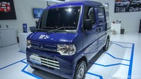 Pengisian daya normal pada AC200V (15A) di mobil tersebut memerlukan waktu kurang lebih 7,5 jam untuk mengisi penuh baterai, sehingga jika baterai diisi pada malam hari, baterai akan terisi penuh dan siap digunakan pada keesokan harinya. Selain itu, baterai dapat terisi hingga 80% dalam waktu sekitar 42 menit dengan pengisian cepat.