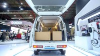Soal harga, mobil ini bisa dimiliki oleh konsumen fleet maupun perorangan. Harganya sekitar Rp 320 juta.