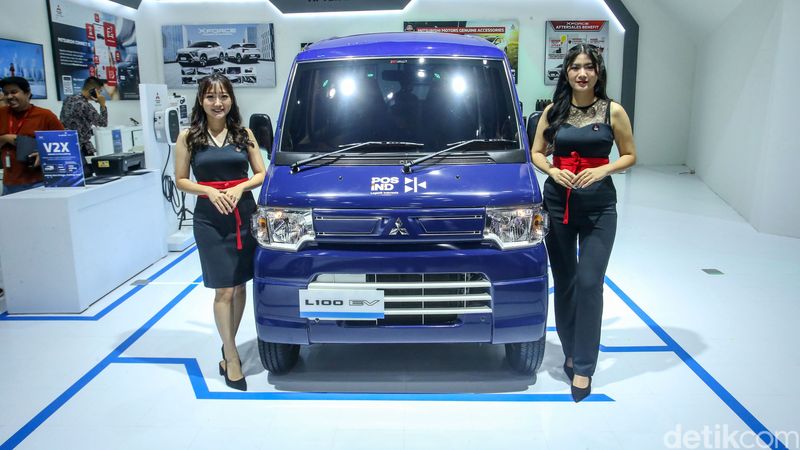 Mitsubishi mulai menjual mobil listrik komersial L100 EV. Mobil listrik itu dijual seharga Rp 320 juta untuk periode spesial.