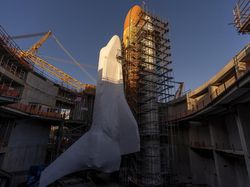 Potret Pesawat Ulang Alik NASA Dimuseumkan Usai 12 Tahun Mengangkasa