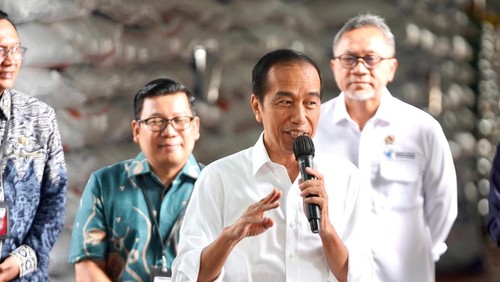 Presiden Jokowi Cek Gudang Beras Bulog