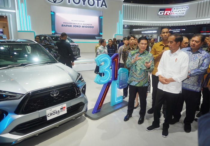 Presiden Jokowi terkesan Yaris Cross Hybrid
