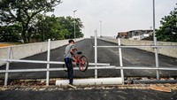 Saat ini pembangunan jembatan layang itu telah masuk ke tahap penyelesaian akhir.