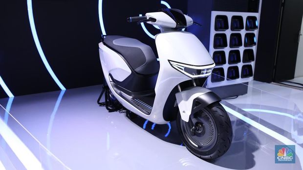 PT Astra Honda Motor (AHM) meramaikan gelaran Indonesia International Motor Show (IIMS) 2024. Honda membawa motor listrikSC e: Concept, Kamis (15/2/2024). (CNBC Indonesia/Tri Susilo)