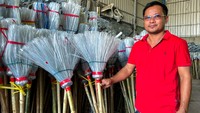 Menjalankan operasi kecil di gudang berukuran 9 meter kali 45 meter di Phnom Penh, pengusaha Kamboja berusia 41 tahun, Has Kea, menjalankan misinya untuk mengurangi polusi plastik di komunitasnya.  
