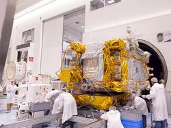 Mengintip Dapur Perakitan Satelit Merah Putih 2