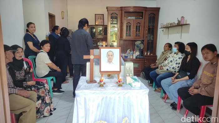 Suasana duka di kediaman Ketua KPPS di Malang