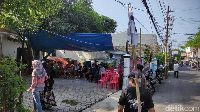 Suasana duka di kediaman Ketua KPPS di Malang