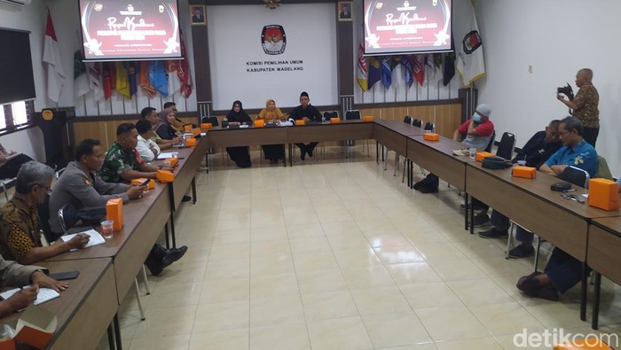 Suasana rapat koordinasi yang berlangsung di Aula KPU Kabupaten Magelang, Jumat (16/2/2024).