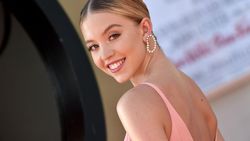 Pesona Sydney Sweeney, Banjir DM Ajakan Kencan dari Bintang Liverpool-MU