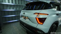 Dan ini menjadikan Creta sebagai SUV pertama di kelasnya yang mengadopsi warna matte, di mana sebelumnya warna matte ini hanya ada di Ioniq 5 dan Stargazer X.