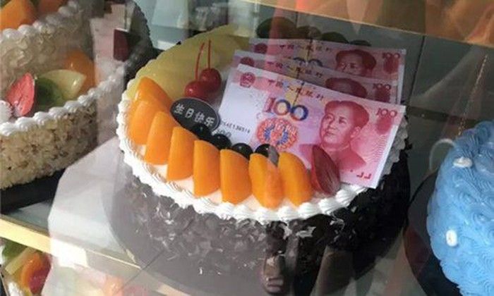 Temukan Uang Miliaran Rupiah, Para Pegawai Restoran Ini Dipuji Karena Jujur