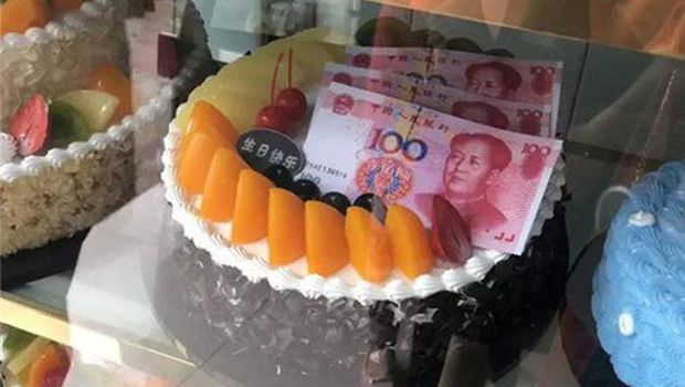 Temukan Uang Miliaran Rupiah, Para Pegawai Restoran Ini Dipuji Karena Jujur