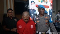 Kasatreskrim Polrestabes Surabaya AKBP Hendro Sukmono mengatakan motif Rudi menganiaya korban karena kesal sebab kerap menangis dan buang air kecil.