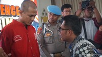 Dari hasil pemeriksaan pihak kepolisian terungkap tersangka merupakan pasngan kumpul kebo ibu korban.