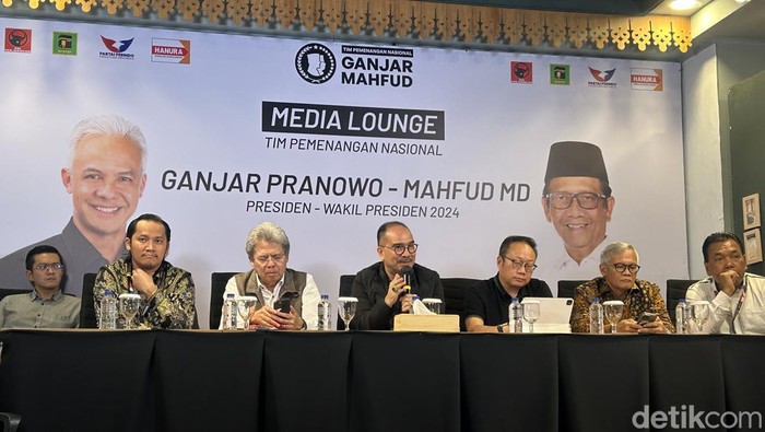 TPN Ganjar-Mahfud menyoroti perhitungan suara melalui Sistem Informasi Rekapitulasi Pemilu (Sirekap) KPU. TPN minta Sirekap diaudit. (Kadek ML/detikcom)