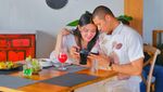 Via Vallen Hamil, Ini Momen Romantis Saat Kulineran Bareng Suami
