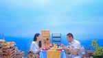 Via Vallen Hamil, Ini Momen Romantis Saat Kulineran Bareng Suami