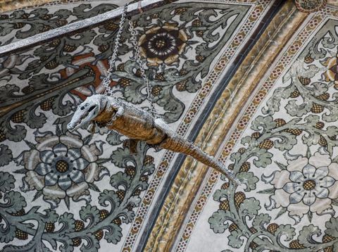 Ada seekor buaya digantung di gereja/Via santuariodellegraziecurtatone.it