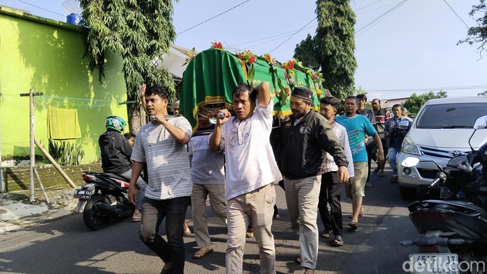 Anggota KPPS Yayan Risdianto (48) yang meninggal saat hendak dimakamkan di Kuningan