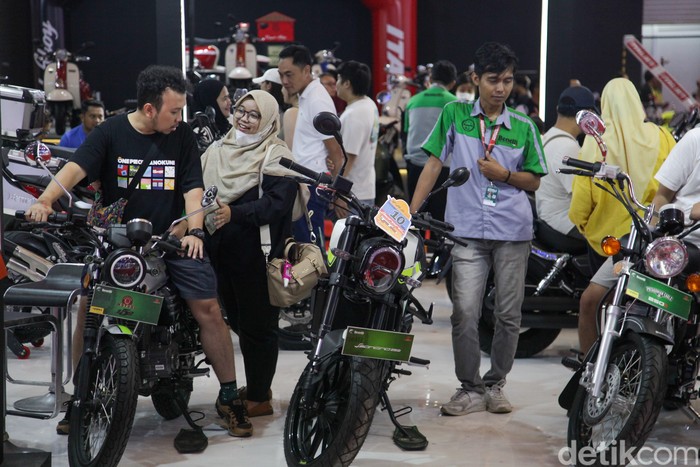 Indonesia International Motor Show (IIMS) 2024 menyedot antusiasme pengunjung. Event tahunan ini diserbu pengunjung saat akhir pekan.
