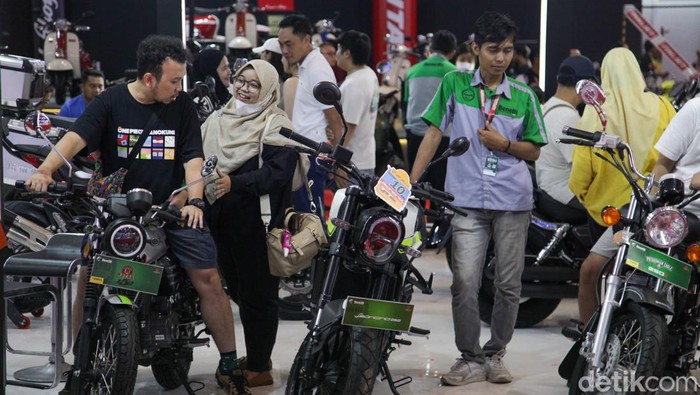 Indonesia International Motor Show (IIMS) 2024 menyedot antusiasme pengunjung. Event tahunan ini diserbu pengunjung saat akhir pekan.