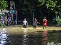 Potret Kawasan Surabaya Barat Dilanda Banjir
