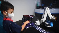 Pameran beserta wahana edukasi bertema robot tersebut bertujuan untuk memperkenalkan anak kepada teknologi robotic dengan konsep belajar sekaligus bermain.