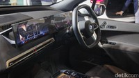 BMW Group Indonesia menjualnya seharga Rp1,447 miliar untuk kondisi off the road alias belum ditambah pajak-pajak kendaraan.