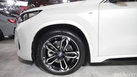 Sementara varian baru iX adalah xDrive50 Sport yang bakal menemani varian sebelumnya sudah meluncur pada 2022 yakni xDrive 40.
